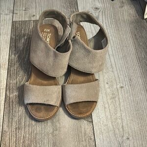 Toms Tan Sandals Minimalist Comfort